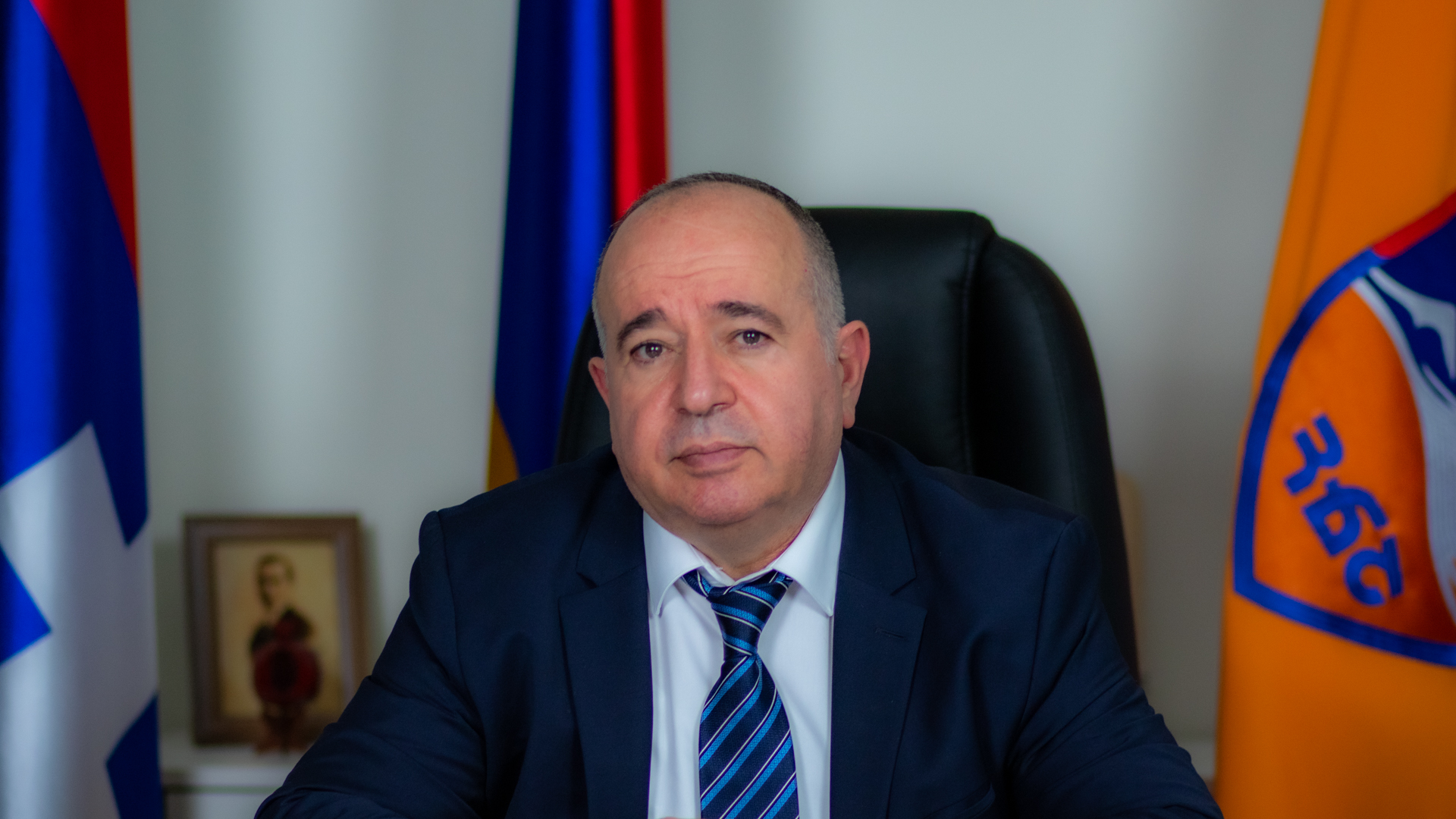 Поздравление лидера движения «Всеармянский фронт»
с праздником материнства и красоты